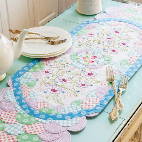 Clamshells And Flowers Embroidered Tablerunner